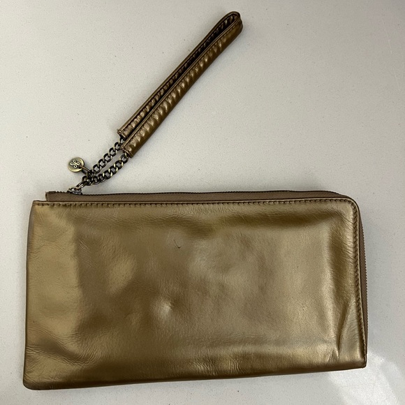 Hobo Rylan Leather Wristlet - Picture 4 of 15